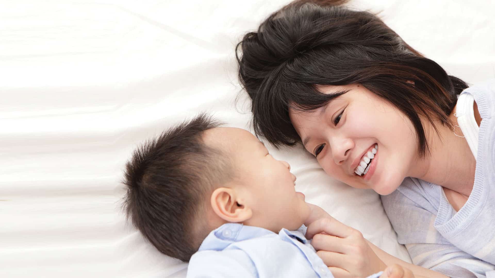 спящая мама азиатка и ее сын фото 34