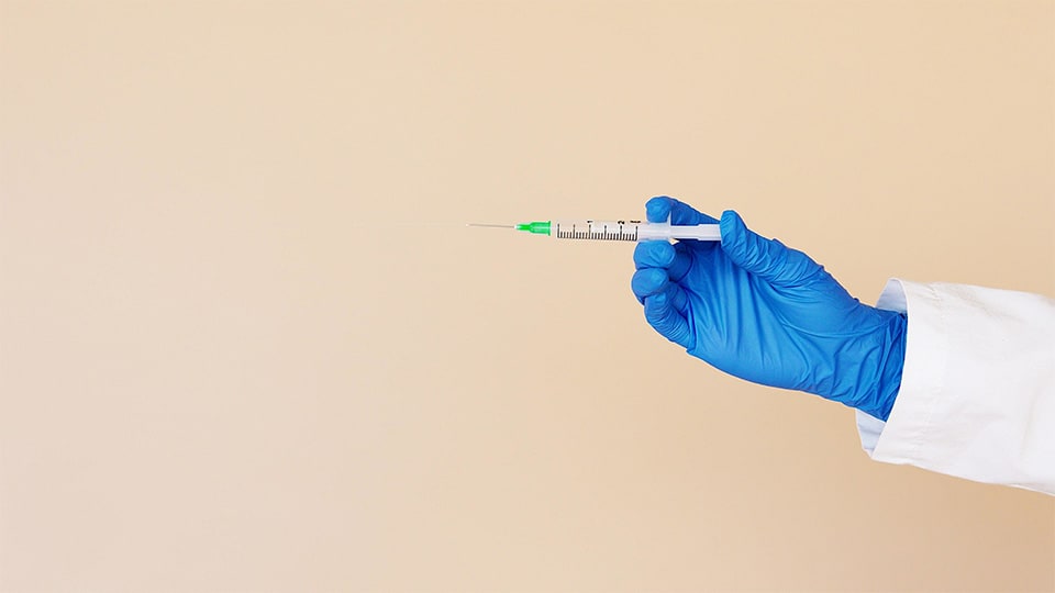 Vaccination syringe