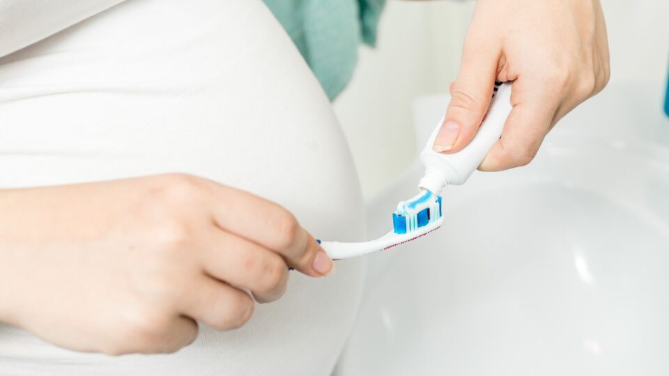 Essential Guide to Oral Health During Pregnancy - main pic