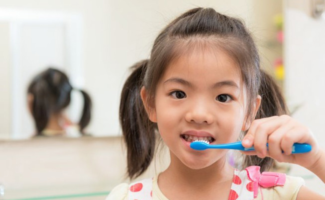Preparing the environment for your child first toothbrushing experience