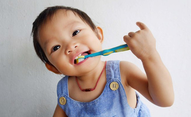 Using a sensory-suitable toothbrush for children who are sensory seeking