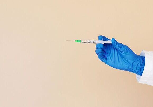 Vaccination syringe